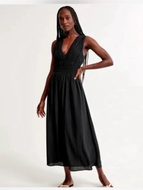Abercrombie & Fitch Dresses & Skirts - Abercrombie & Fitch Black V-Neck Maxi Dress size L